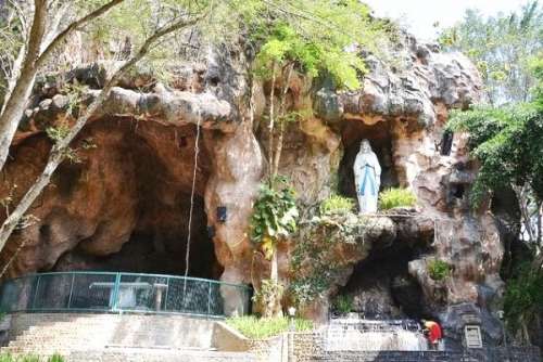 10 Gua Maria Ramai Dikunjungi Saat Natal Tahun Baru 10 Gua Maria Ramai Dikunjungi Saat Natal Tahun Baru