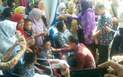 Zumi Zola Hadiri Peringatan Hari Kesadaran Autis Internasional