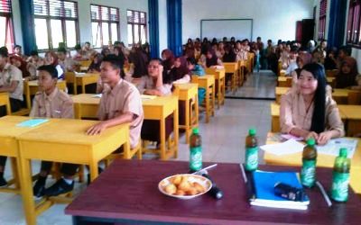 Bhabinkamtibmas Ingatkan Bahaya Narkoba di Lingkungan Sekolah