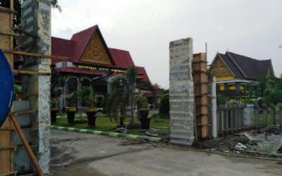 Kontraktor Pagar Kejari Bengkalis 'Sembunyikan' Plang Proyek