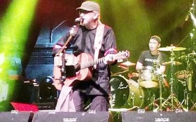 Kenakan Baju Warok, Iwan Fals Pukau Warga Ponorogo