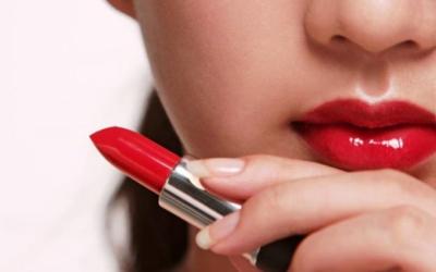 Lipstik Merah yang Banyak Digemari Wanita