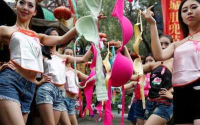 Peduli Kanker Payudara, Haruskah dengan Lepas Beha?