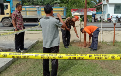 Polsek Simpang Empat Police Line Lokasi Tanah Keluarkan Asap