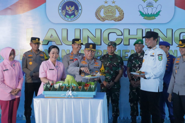 Bupati Inhu Ade Agus Dampingi Kapolda Riau Resmikan SPPG ke-11 di Rengat