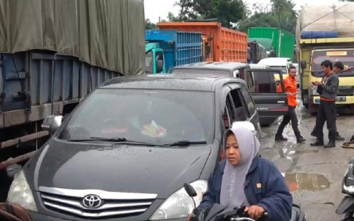 Jalinsum Arah Kisaran Macet Parah Lebih 17 Jam