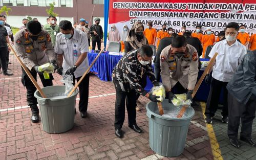 Polda Riau Musnahkan 48,68 Kg Sabu dan 14 Orang Tersangka.