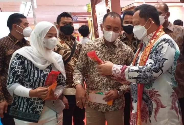 Kunjungi Stand Meranti, Mendagri : Saya Mau Konsumsi Beras Sagu