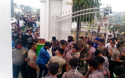 Demo Asap Ricuh, Mahasiswa Terluka dan Masuk RS