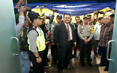 Kapolda Riau Bersama Gubri Tinjau Misa Natal