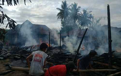 Tiga Unit Rumah di Aek Bayur Hangus Dilalap Jago Merah