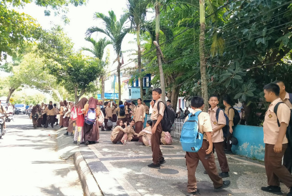 Murid dan Guru SMPN 1 Bengkalis Kesurupan, Murid Dipulangkan