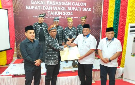 Pilkada 2024: Alfedri - Husni Pertama Daftarkan ke KPU Siak