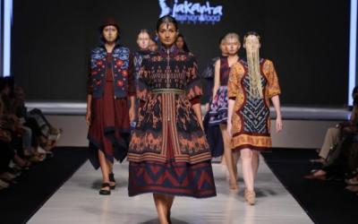 Panggung Megah JFFF 2016 Tampilkan Kain Tenun Nusantara