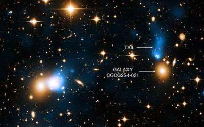 NASA Temukan Galaksi Baru dengan 'Ekor' Panjang