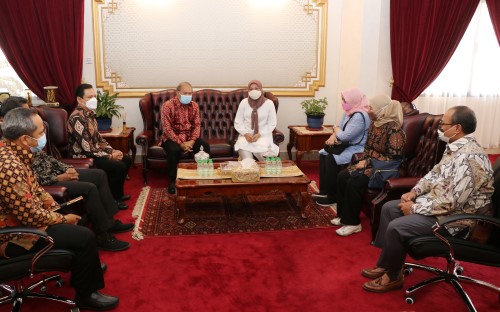 Hadir di KJRI Jeddah, Menaker RI Berdialog dengan PMI