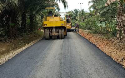 Jalan Trans Mandala Menghitam, Warga Seperti Mimpi