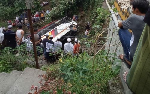 Bus Pariwisata Masuk Jurang, Kadiskominfo Agam Meninggal 