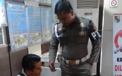 Satpol PP Pekanbaru Usir Wartawan Seperti Preman