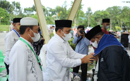 Wabup Husni Merza Lepas 107 JCH Kabupaten Siak