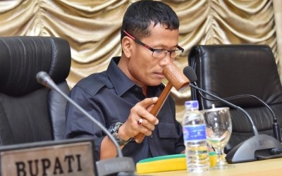 Eet Bantah Terima Uang Ketuk Palu APBD Bengkalis