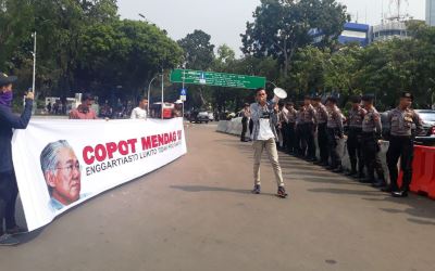 Mahasiswa Desak Jokowi Copot Menteri Perdagangan 