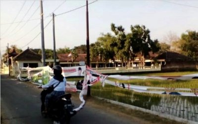 Alat Peraga Kampanye Rusak Parah, KPU Ponorogo Diam