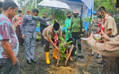 Bupati Siak Ajak Pramuka Kembangkan Danau Telago Batin Bungsu