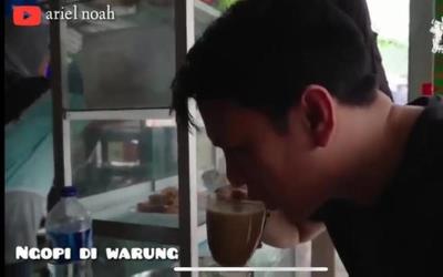 Ariel NOAH Sekarang Makan di Warteg dan Ngopi di Warung