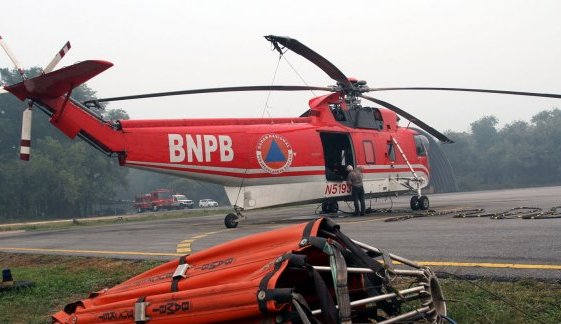 Helikopter Bom Air Padamkan Karhutla 5 Hektar di Dayun Siak