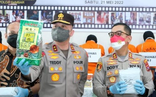 Irjen Teddy-4 Polisi Terlibat Jual Barbuk Sabu Terancam Hukuman Mati