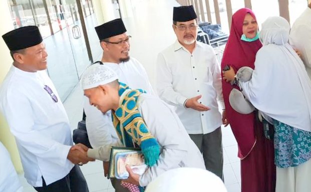 Plt Gubernur Sambuh Jemaah Haji Kepri di Hang Nadim