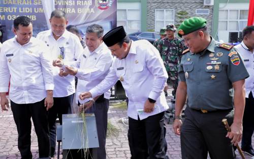 Wabup Husni : Alat Serut Lidi Semoga Bantu Perekonomian