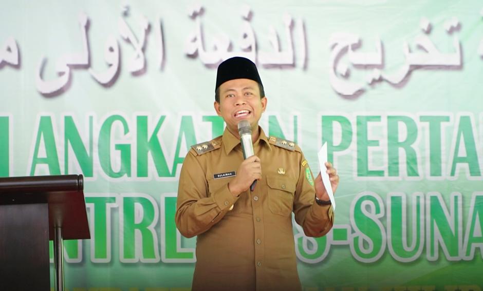 Wakil Bupati Rohil Hadiri Wisuda Pertama Santri Ponpes Assunnah