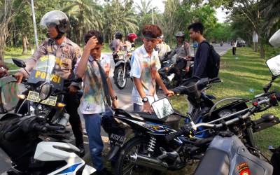 Satlantas Polres Asahan Bubarkan Aksi Siswa Siap Ujian