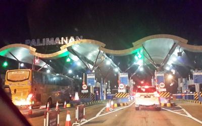 Malam Ini Pemudik Mulai Penuhi Gardu Tol Palimanan