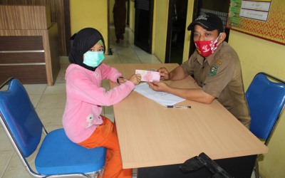 Dinas Sosial Siak Beri Bantuan 21 Anak Yatim Teluk Batil