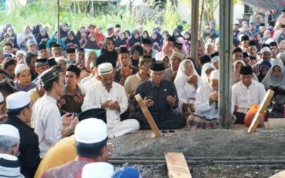 Bupati Inhil Ikut Shalat Jenazah Tokoh Agama Kecamatan GAS