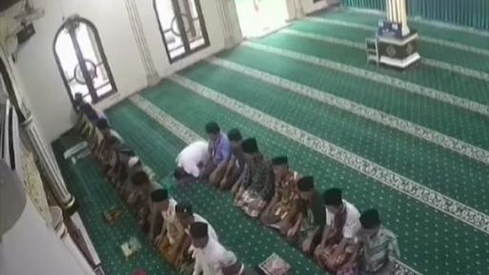 Pria Pria di Siak Meninggal Dunia dalam Keadaan Sujud saat Salat