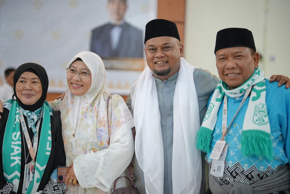Kepulangan Jemaah Haji Kloter BTH-12: Wakil Bupati Siak Sambut Jemaah di Batam