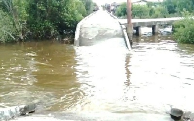 Jalan Kuning Jalil Panipahan Ambruk Sepanjang 30 Meter