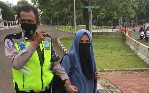 Danpaspampres Batah Wanita Bercadar Bawa Pistol Terobos Istana