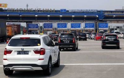 Lalin Padat, Contraflow Diberlakukan di Tol Cikampek
