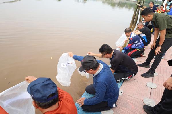 Konservasi Alam, Pemkab Siak Tabur 20 Ribu Benih Patin ke Sungai Siak