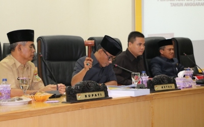 DPRD Gelar Paripurna LKPJ Tahun 2015 Bupati Kampar