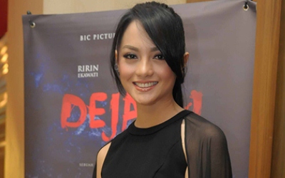 Suami Meninggal, Ririn Ekawati Sedang di Tanah Suci