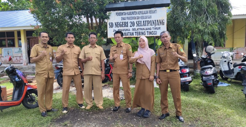 Tinjau Pembangunan Sekolah, Tunjiarto Harap Pekerjaan Sesuai Aturan