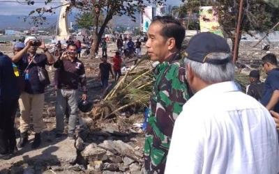 Jokowi Temui Langsung Korban Gempa Palu