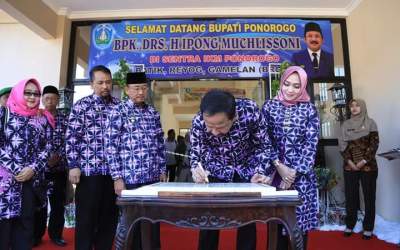 Bupati Ipong Resmikan UPTD Sentra Industri Ponorogo 