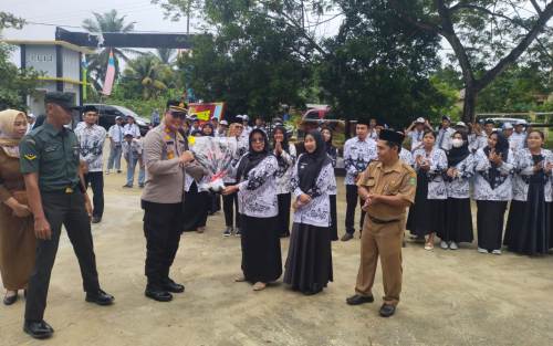 Upacara HUT PGRI dan HGN 2023 di SMKN I, Ini Kata Kapolsek Minas